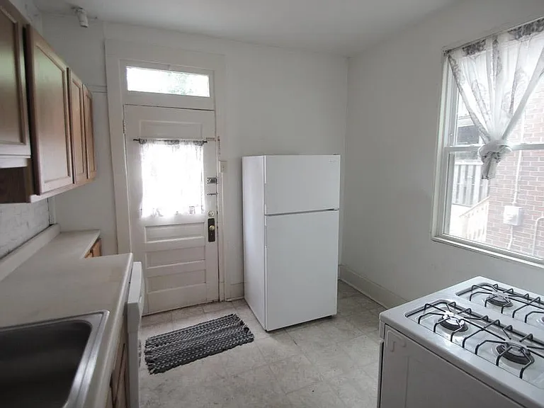 126 S Trenton Ave — Photo 4