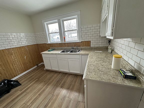 2nd image of 2483 Niagara Ave #1