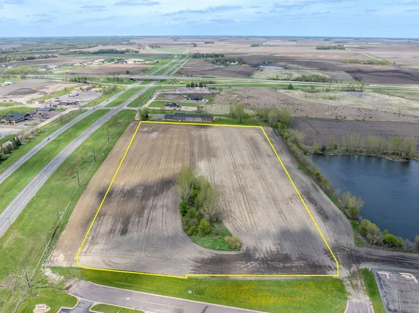 1201 Buccaneer Dr, Blue Earth, MN 56013