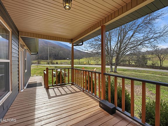 3rd image of 3180 Covemont Rd