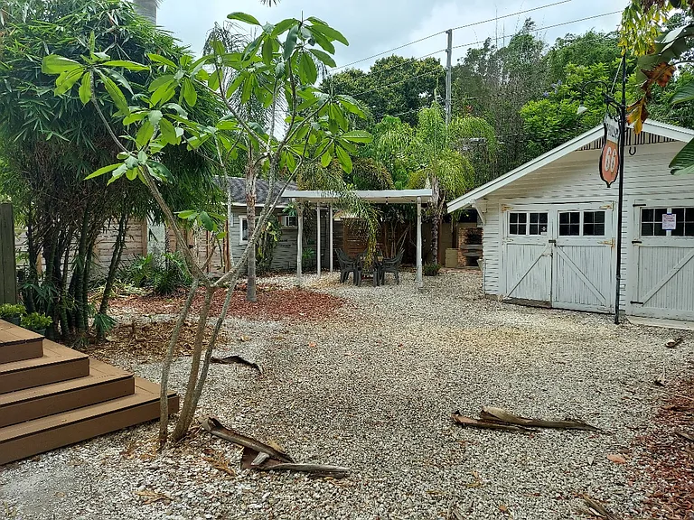 2135 Burlington Ave N — Photo 14