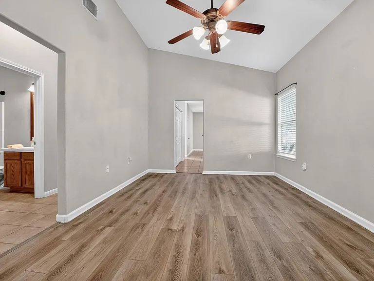 5625 Signal Point — Photo 16