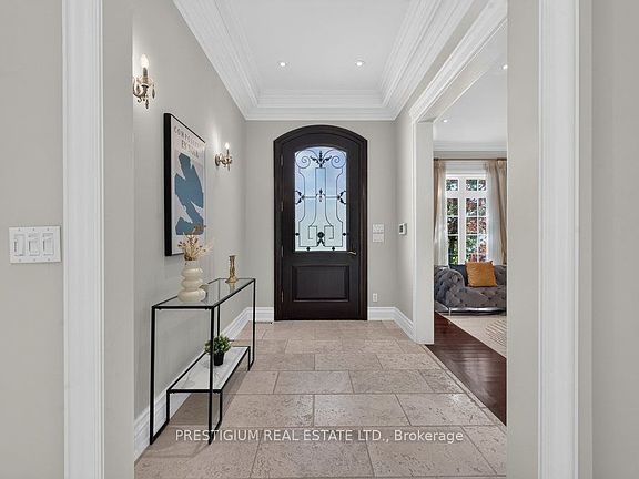 4th image of 110 Munro Blvd