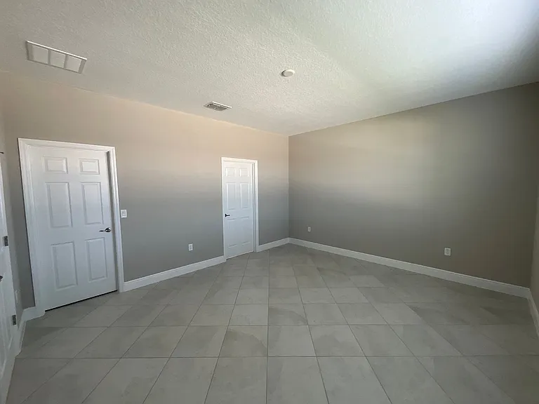 7727 SW 57th Pl — Photo 15