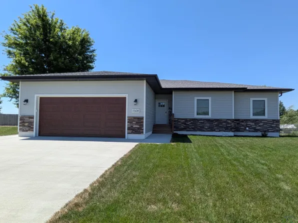 1508 Country Club Dr, Elk Point, SD 57025
