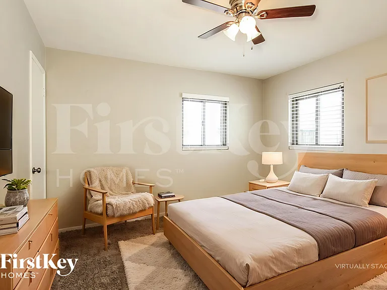 2311 W Maryland Ave — Photo 9