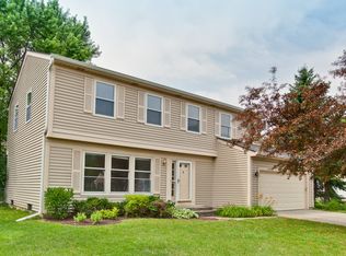 213 Arcadia Ct, Vernon Hills, IL