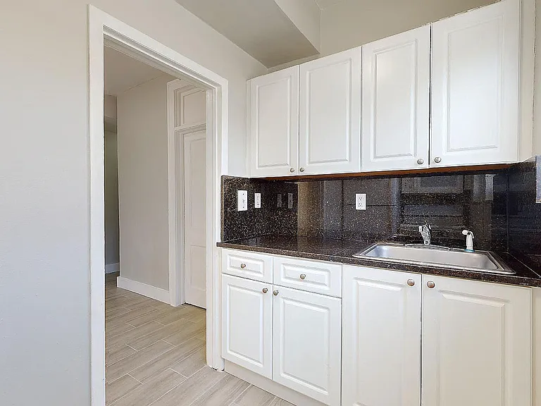 433 NW 25th Ave — Photo 8