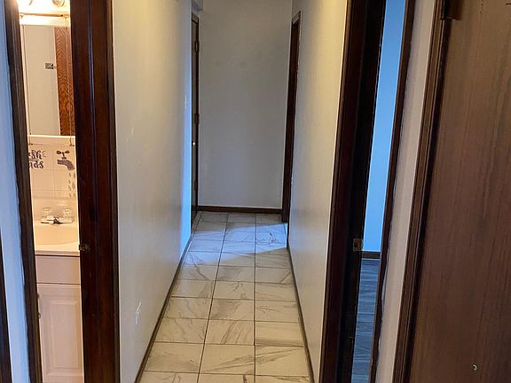 4th image of 1812 Memorial Dr APT 1E