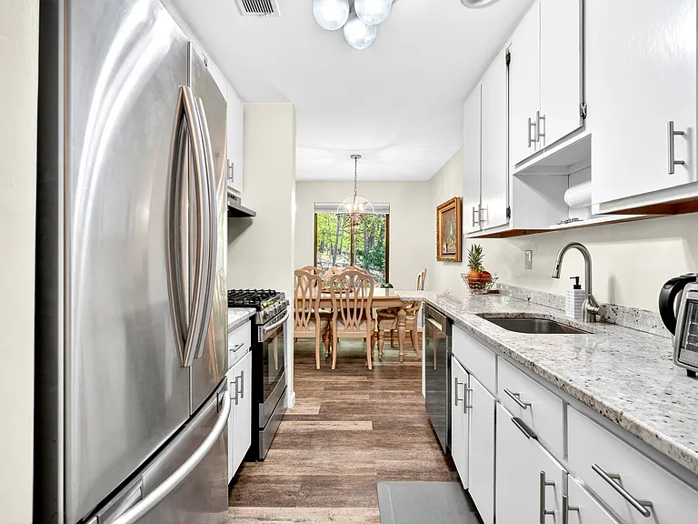 138 Indian Hollow Ct — Photo 16