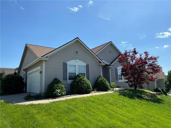 8556 N Robinhood Ave, Kansas City, MO 64154