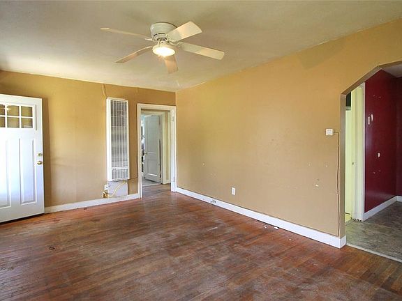 4th image of 1415 Park St
