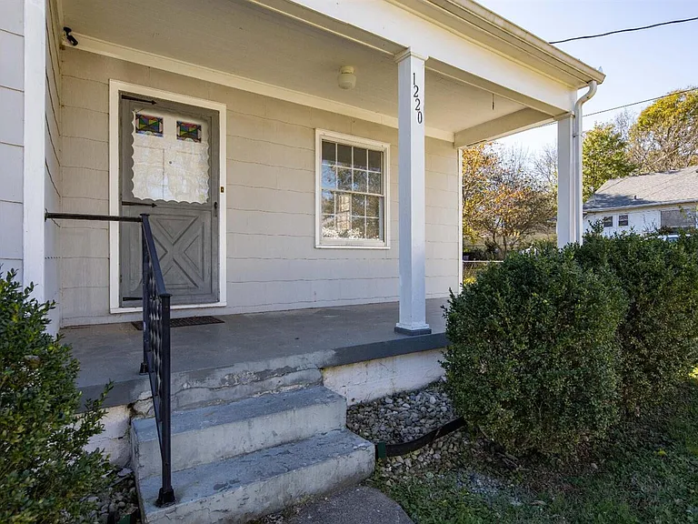 1220 Hammond Ave — Photo 25