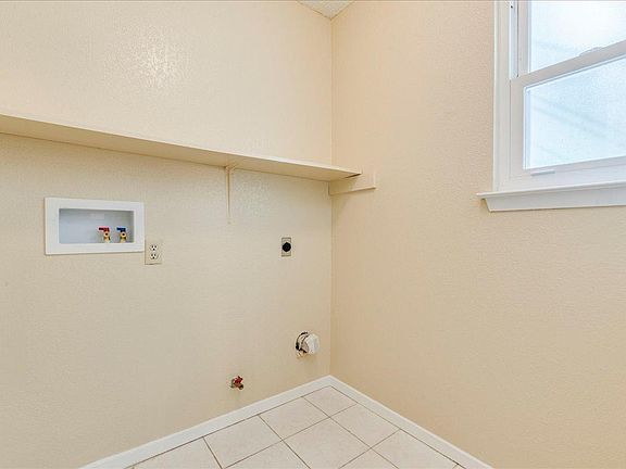 4th image of 9711 Meadowheath Dr