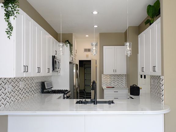 4th image of 9366 Galvin Ave