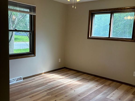 4th image of 1235 Grove St