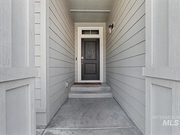 4th image of 936 S Wavetrain Ave