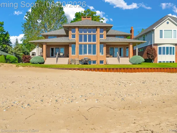 2975 Sandy Oaks Ln, Fort Gratiot, MI 48059