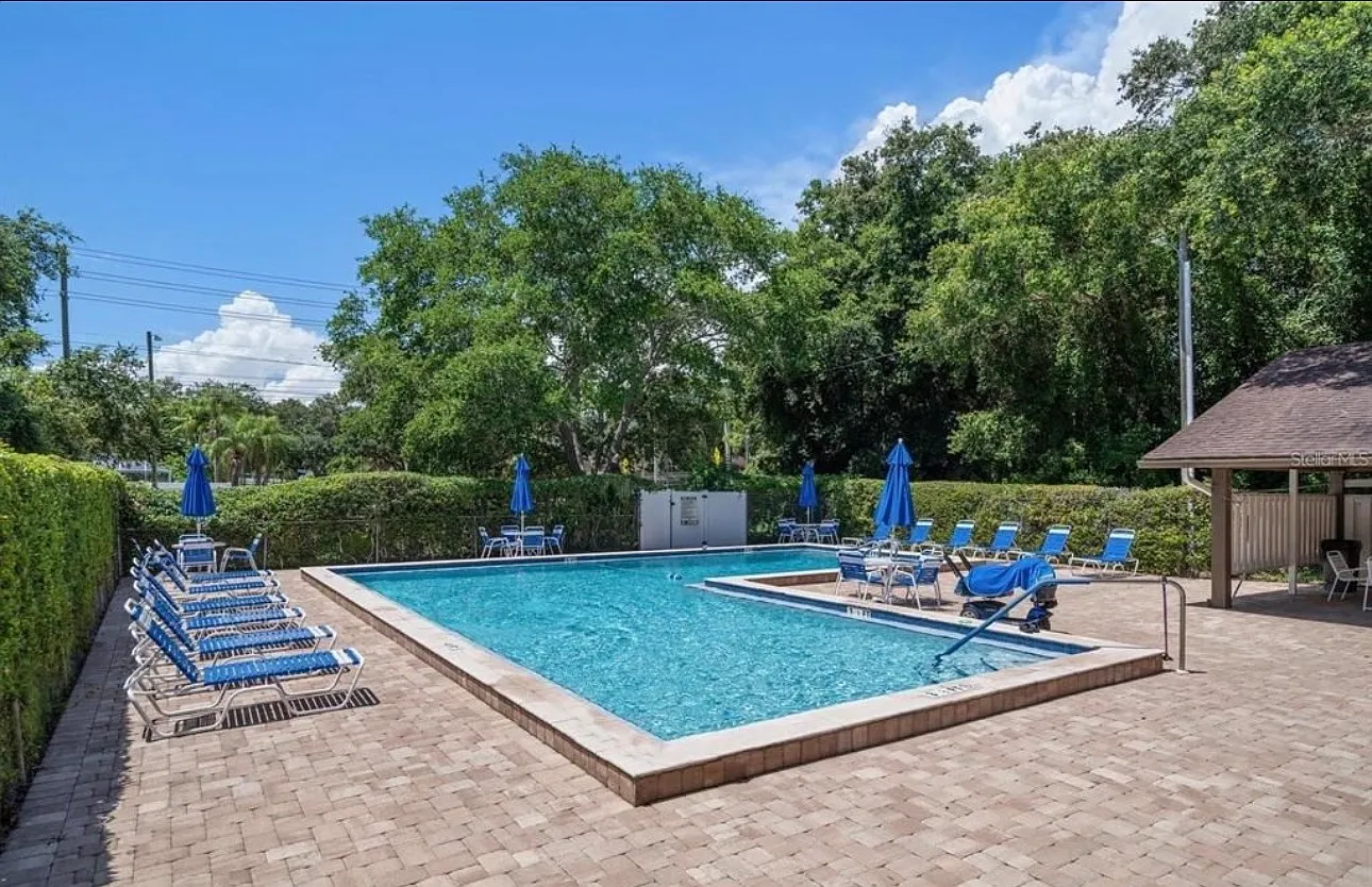3 bed, 2.5 bath, 1425 sqft, $2,400 — Photo 4