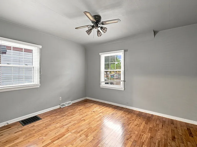 2112 Pine St — Photo 12