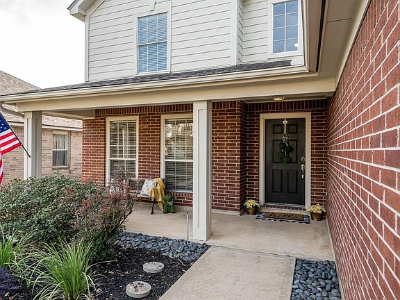 Wander up the sidewalk to find this cozy covered patio! Imagine spending evenings with a cool beverage waving to the neighbors as they pass by!