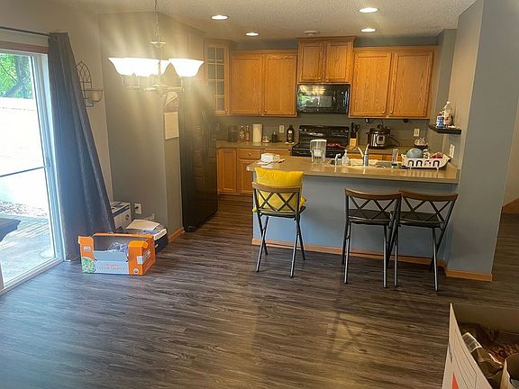 3rd image of 3260 Oak View Dr