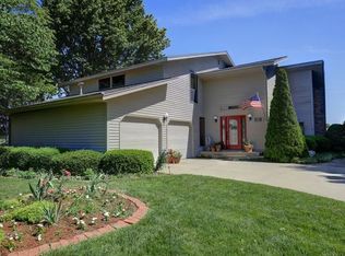 4110 Clubhouse Dr, Champaign, IL 61822