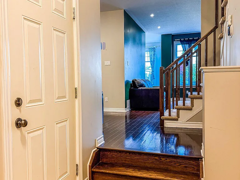 92 Selhurst Ave — Photo 3