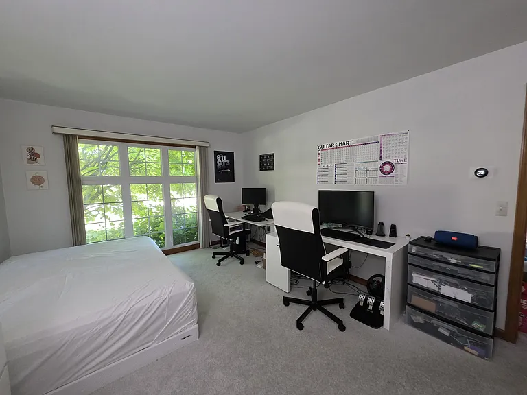 1152 Congress Dr — Photo 6