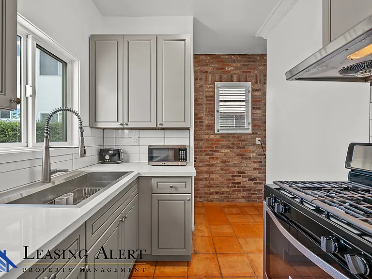 8218 Norton Ave #1/2 — Photo 11