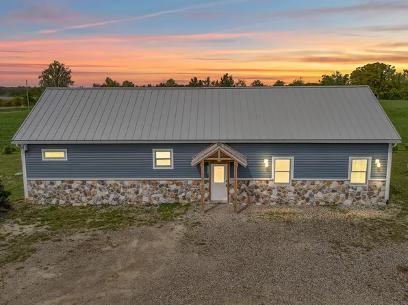 8210 Burt Rd, Pittsford, MI 49271