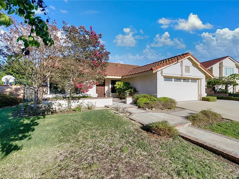 19450 Branding Iron Rd — Photo 3