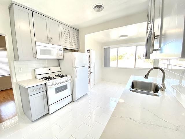 1st image of 3533 Georgia St