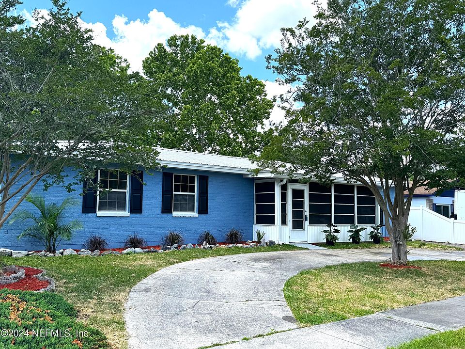 1st image of 946 FROST Street E