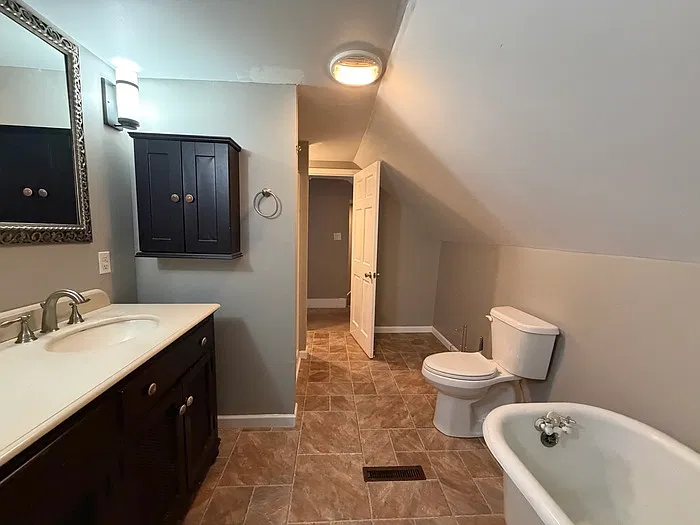 4 bed, 2.0 bath, 1112 sqft, $1,600 — Photo 2