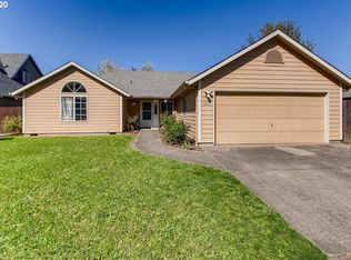 2203 Riviera Ct, Hubbard, OR 97032