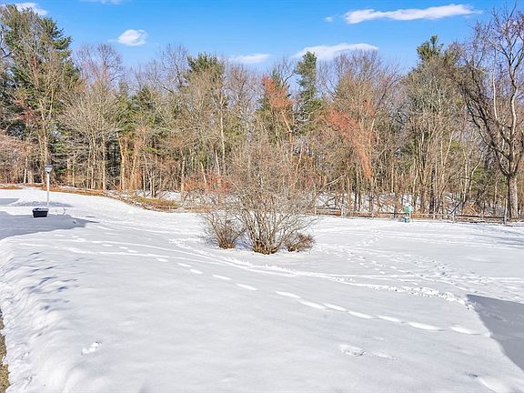 4th image of 40 Halifax Ct APT D