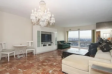 Rented by R New York