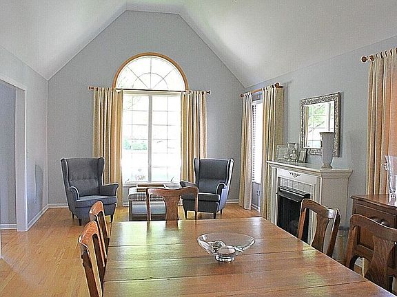 Living room/dining room