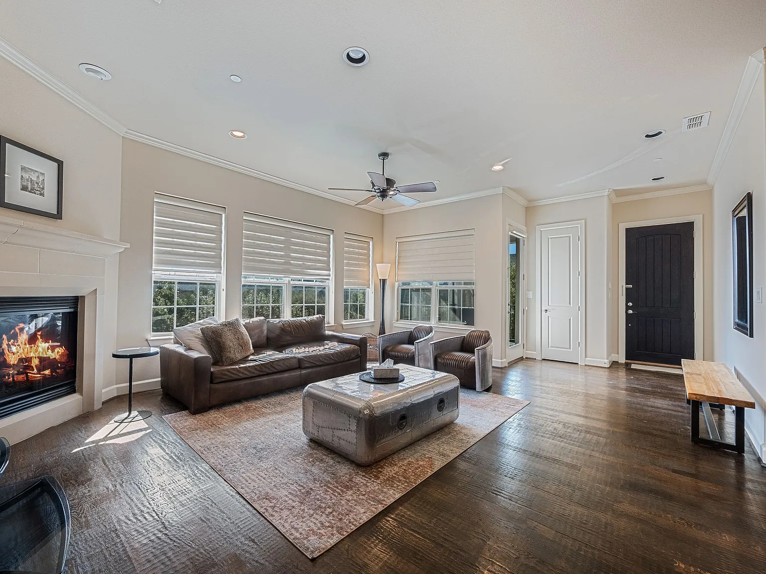 2 bed, 1941 sqft, $3,300 — Photo 2