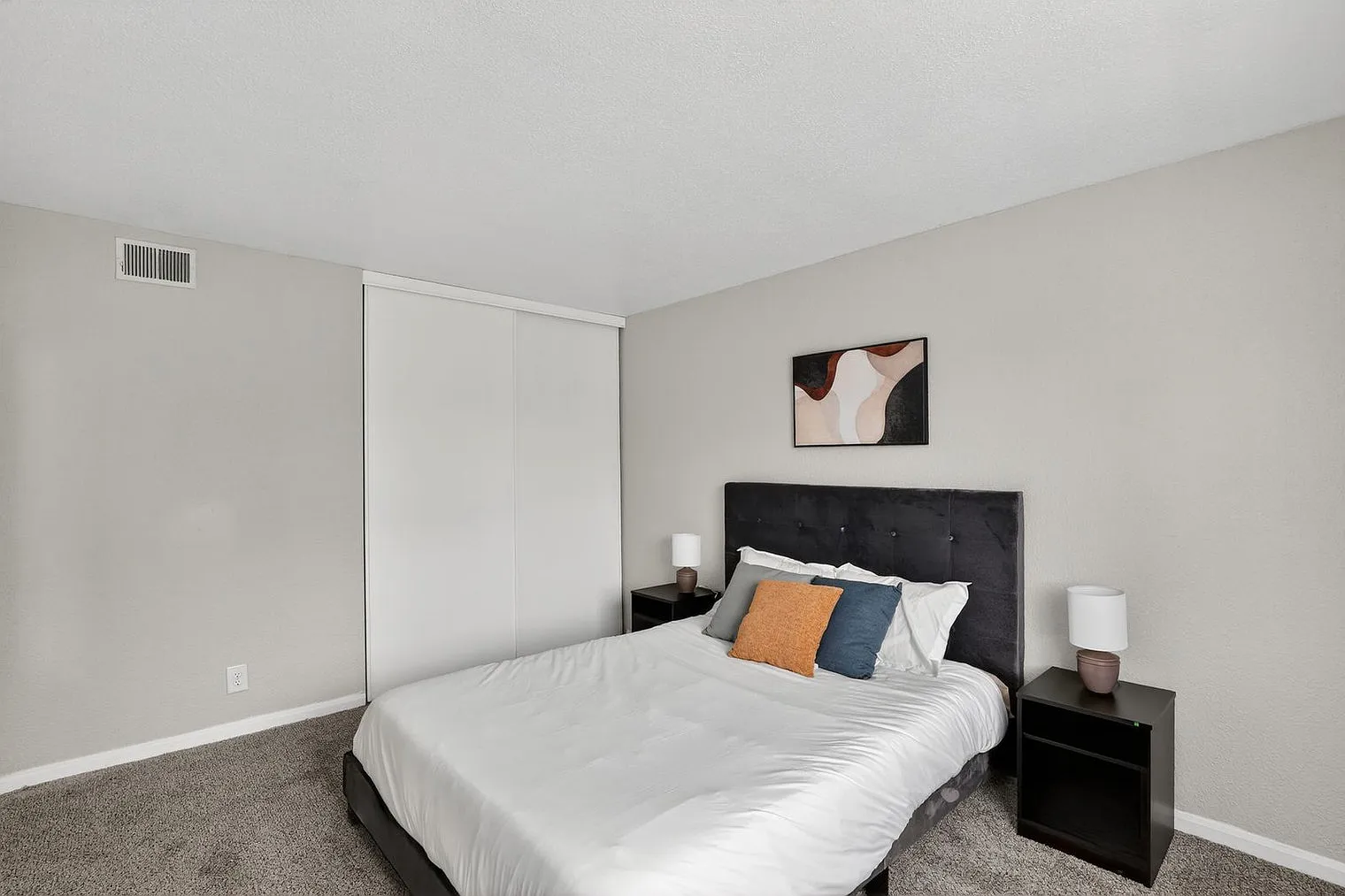 2 bed, 1.0 bath, 9913 sqft, $2,310 — Photo 4