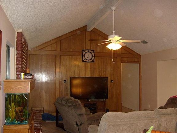 3rd image of 6208 N Park Dr