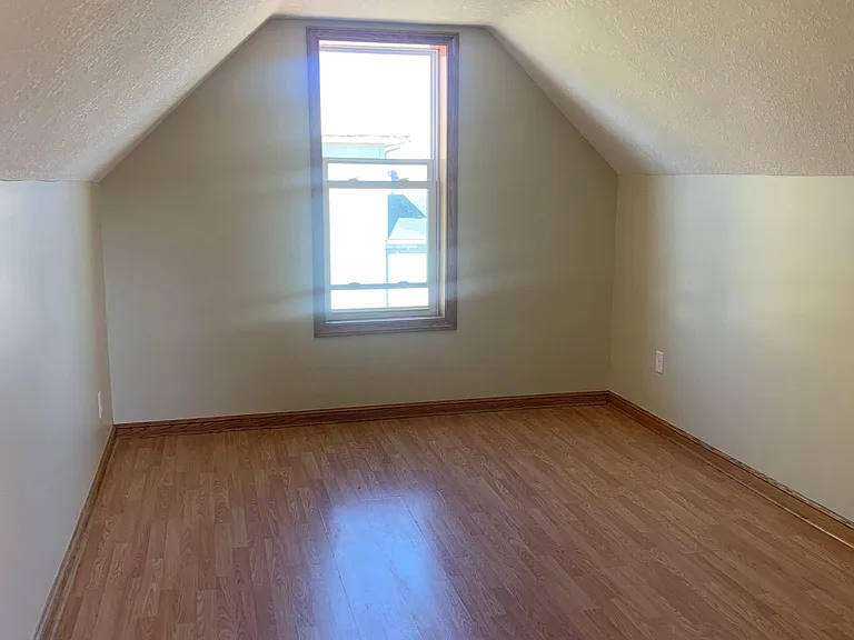 615 W Gambier St — Photo 9