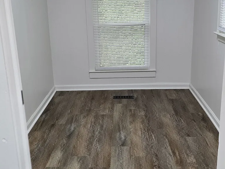 615 W Grady St — Photo 12