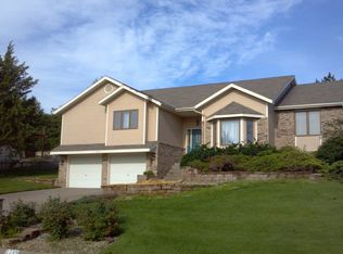 1735 Kings Rd, Manhattan, KS 66503