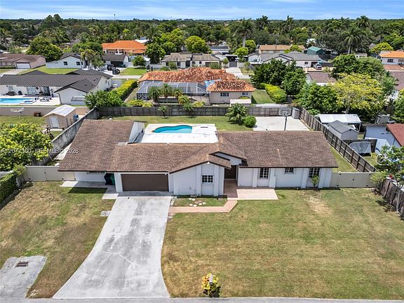 4th image of 18600 SW 127th Pl