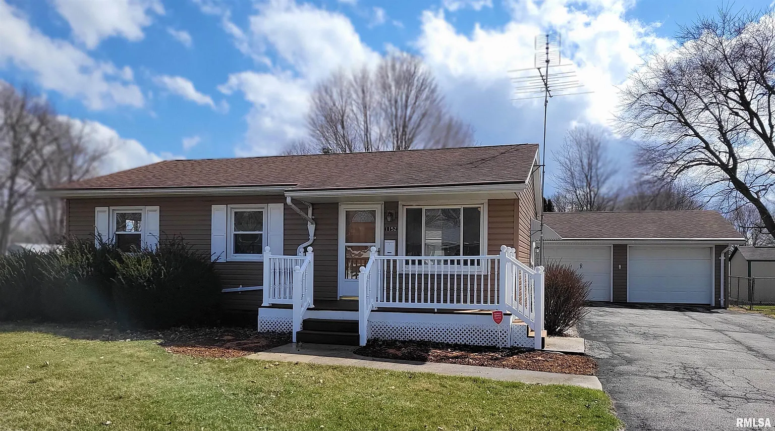 1152 Dudley St photo 1