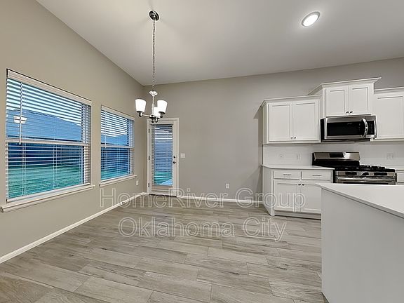 5th image of 10713 NW 20th St