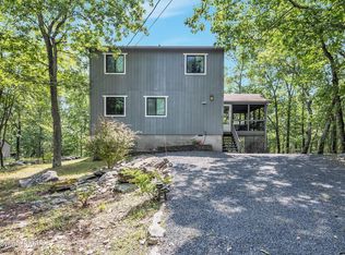 224 Saunders Dr, Bushkill, PA 18324