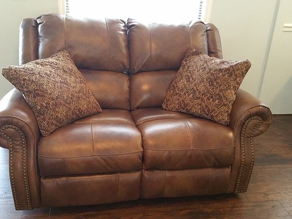 COMFY LOVESEAT